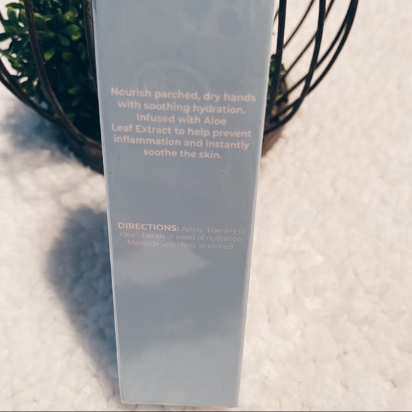 Glow on 5th Beauty Keep It Handy Aloe Hand Cream New and Sealed!! - Picture 2 of 5